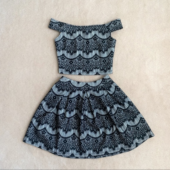 NEW Guess Lace Skirt - Picture 4 of 4